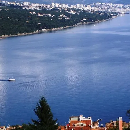 Apartment In With Sea View, Balcony, Air Conditioning, Wi-fi