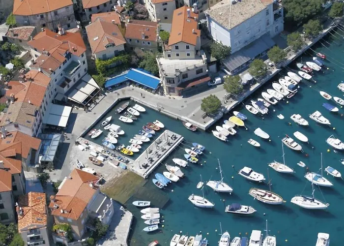 In With Sea View, Balcony, Air Conditioning, Wi-fi