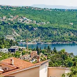 Apartmán In With Sea View, Balcony, Air Conditioning, Wi-fi *