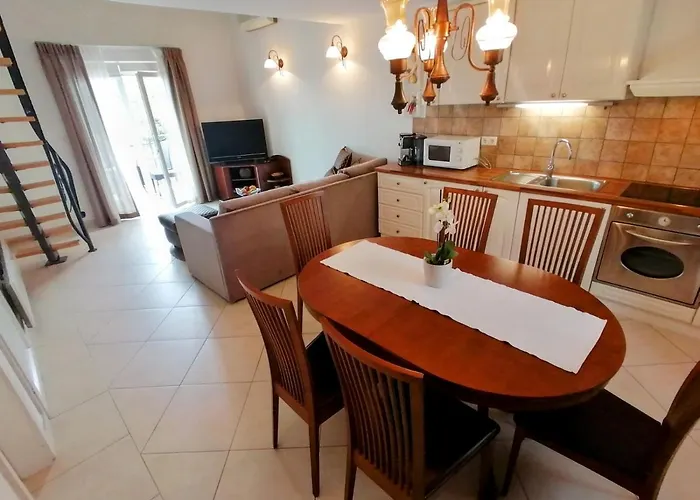 In With Sea View, Balcony, Air Conditioning, Wi-fi