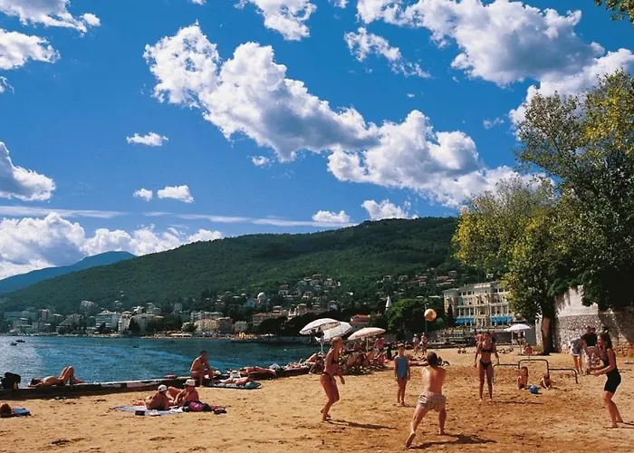 Apartment In With Sea View, Balcony, Air Conditioning, Wi-fi Opatija